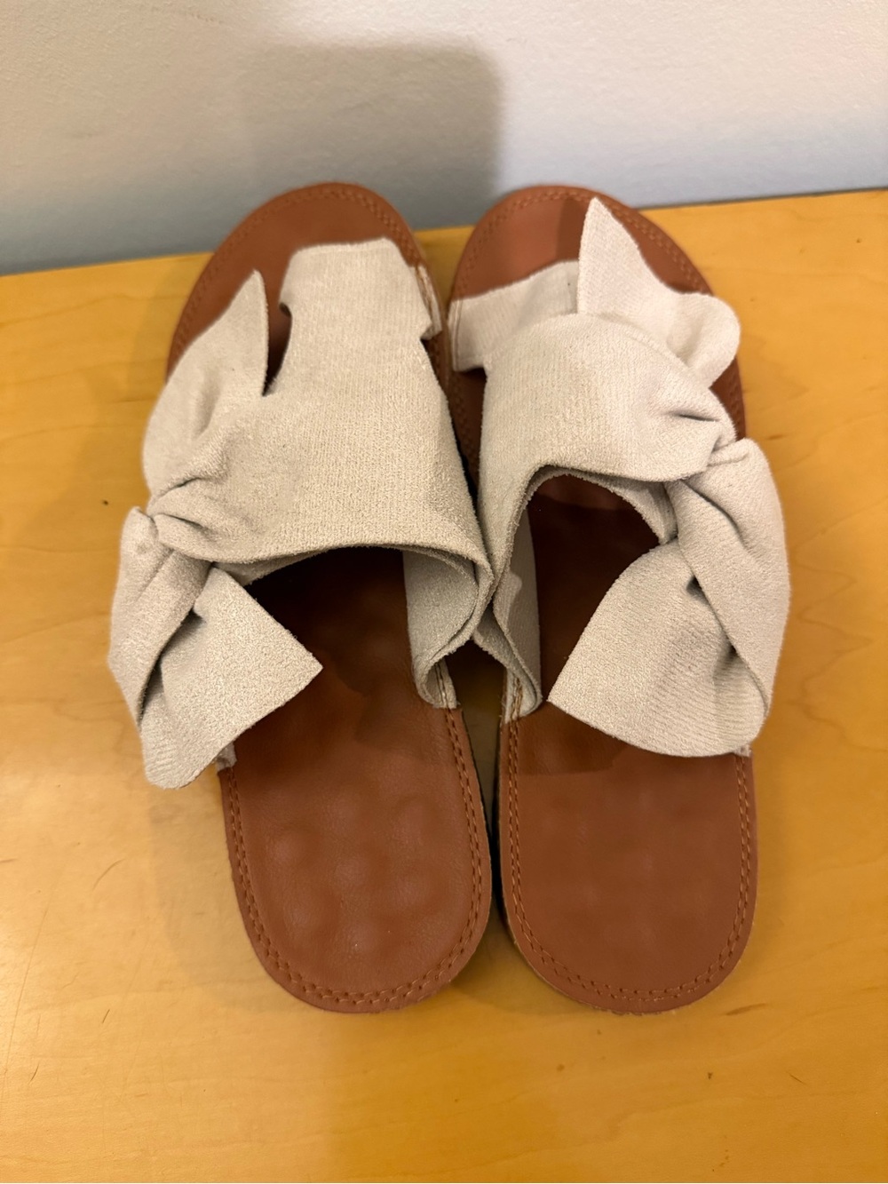 Women’s Tan Slide Sandals with Cream Knot
